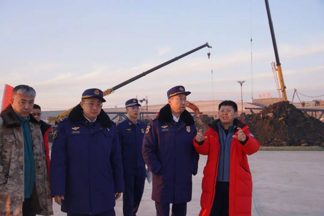 哈尔滨支队戚文军支队长深入松北区冰雪大世界调研指导工作