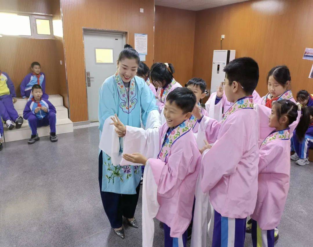 河北区2024年传统艺术进校园活动走进———河北区新开小学