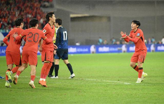 “雄起了”！小将胡荷韬单防日本5000万欧头号球星｜图集