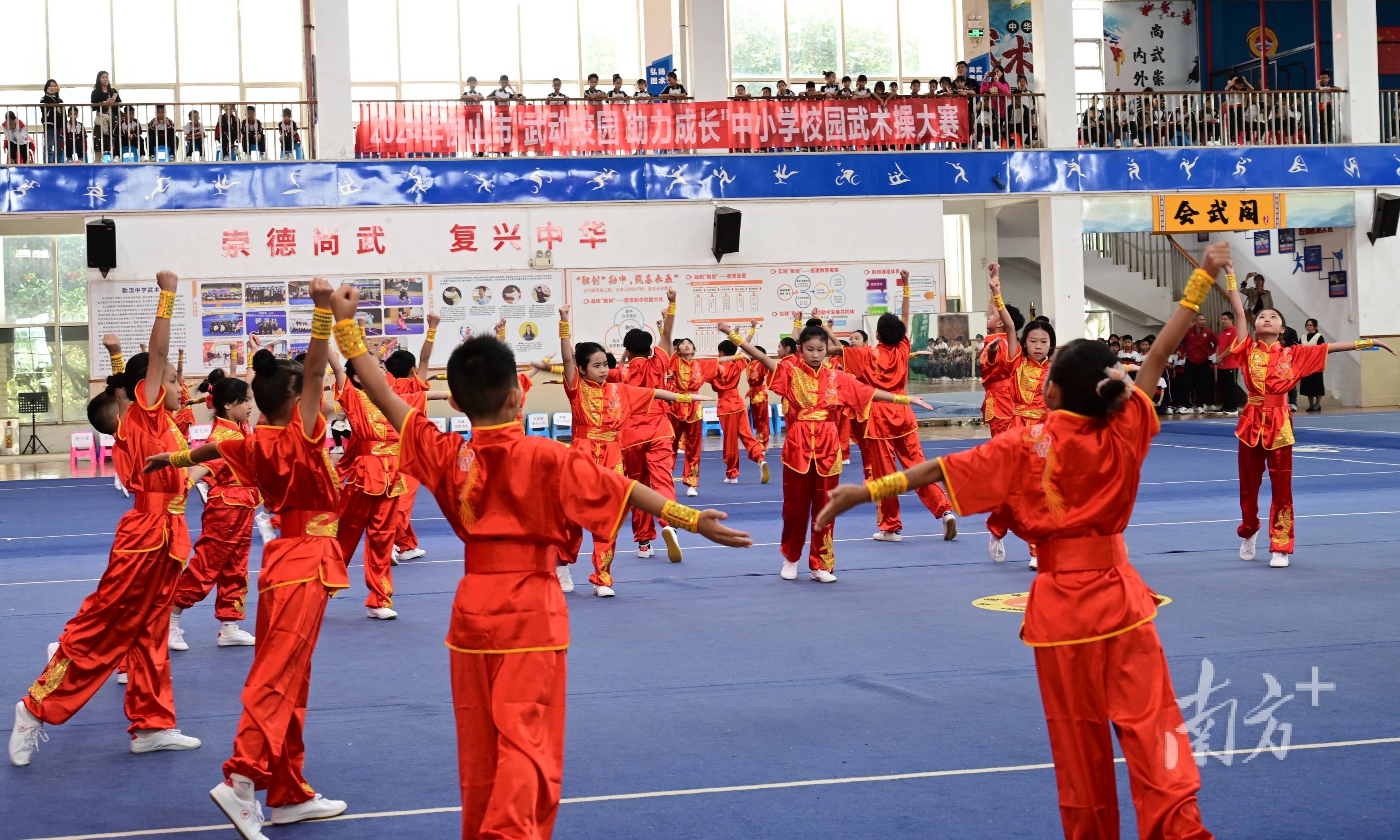 场面震撼!佛山举办中小学千人武术展演活动