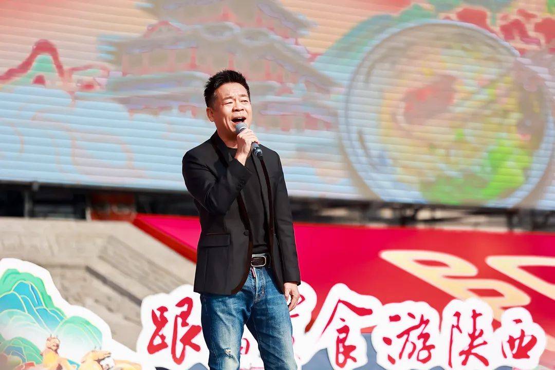 启动仪式上,特邀嘉宾孙浩精彩呈现《不愁》《中华民谣》等耳熟能详的