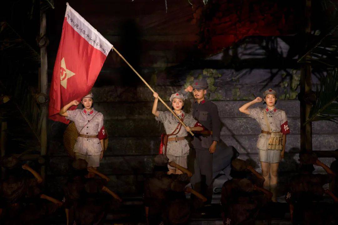 载体，再现一出热血巾帼英雄浴火重生的传奇， 唤醒沉睡已久的英雄梦。