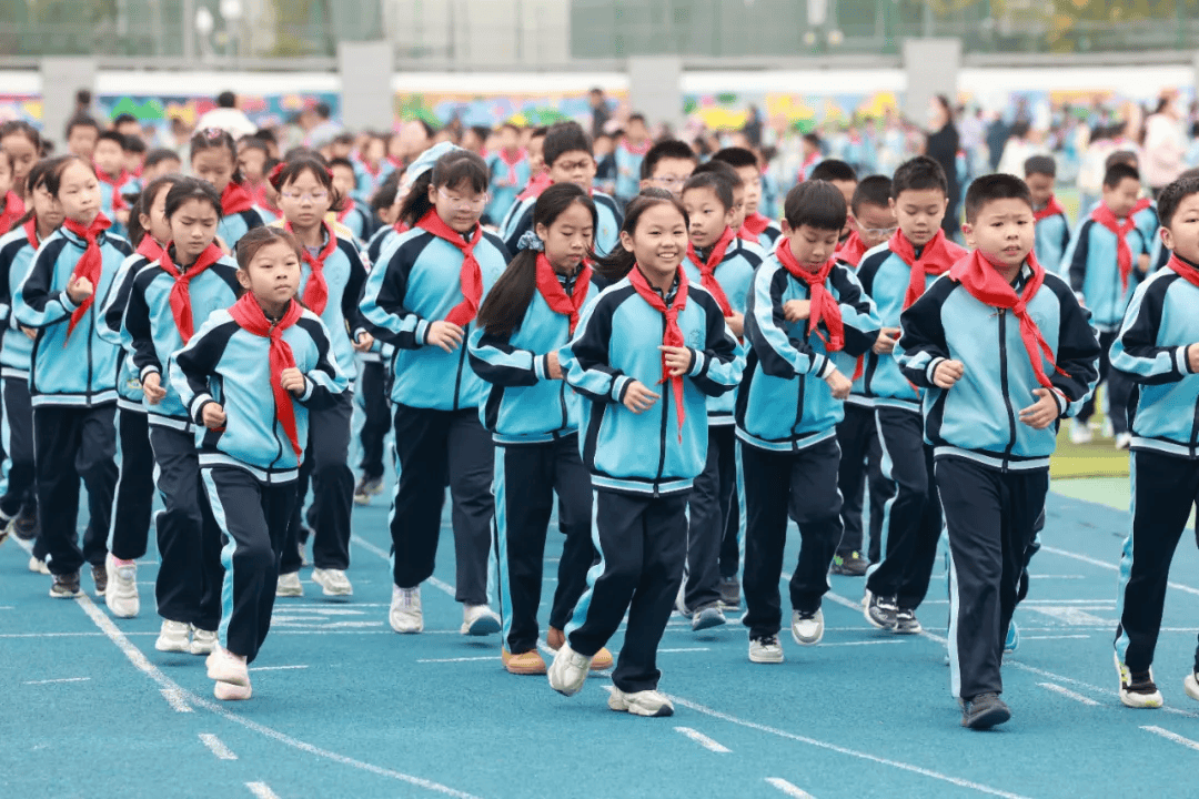 首师大附小:成精了,一个小跑步玩出4种大花样!