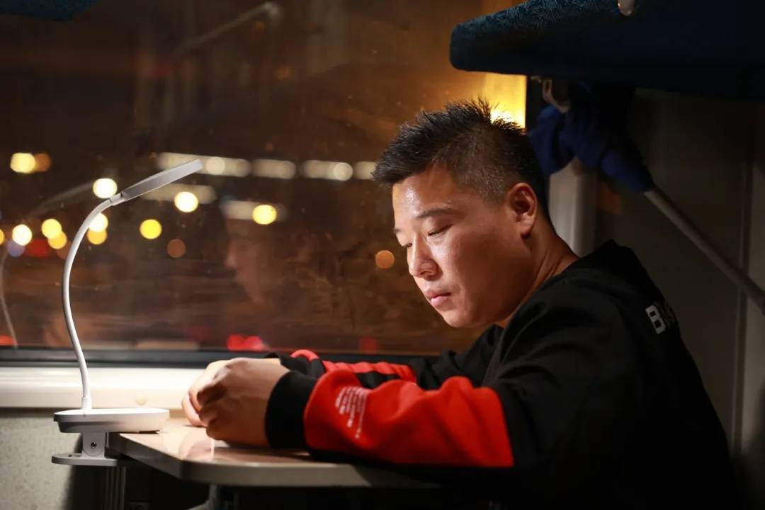 这趟北京始发的绿皮车站站停,但旅客都说好—— 这趟北京始发的绿皮车站站停,但旅客都说好——