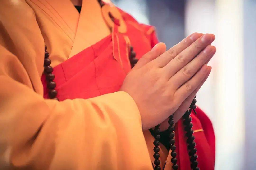 佛教知识丨拜佛为什么要翻掌?拜佛翻掌的三种含义