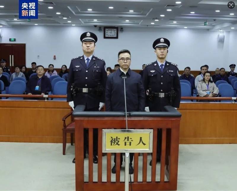 两“金融虎”相隔一周被判监，都受贿过亿，一个无期一个死缓