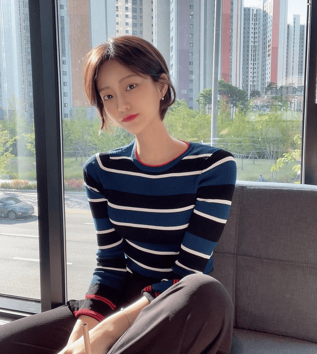 运动女生的短发