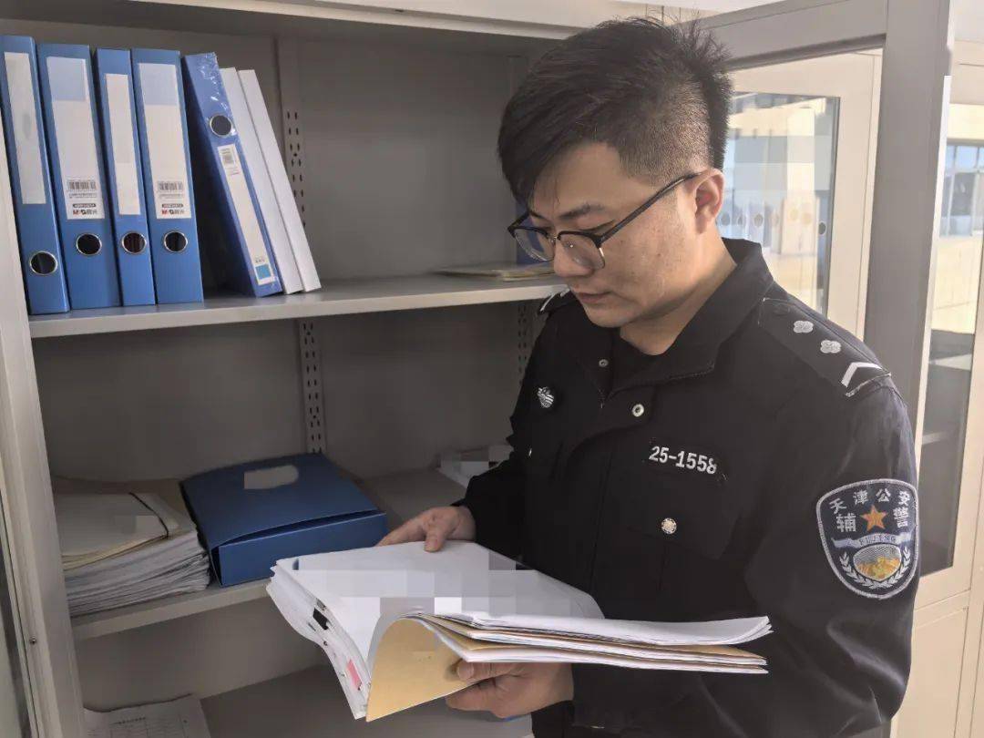 徐浩钧,男,29岁,群众,现任天津市公安局公共交通治安分局靖江路治安