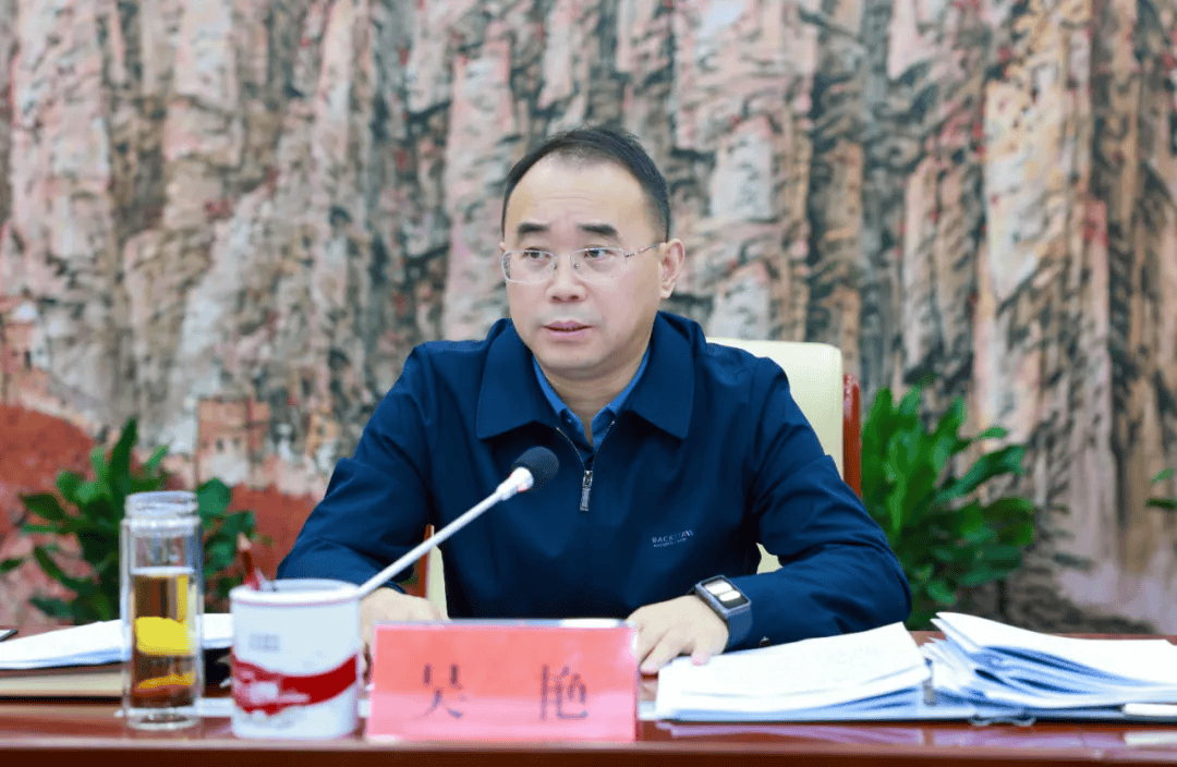 会上,传达学习了省委主要领导和景德镇市委,市政府主要领导近期关于