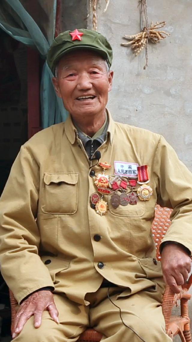 抗美援朝老战士,上甘岭战斗英雄杨万友同志逝世,享年90岁