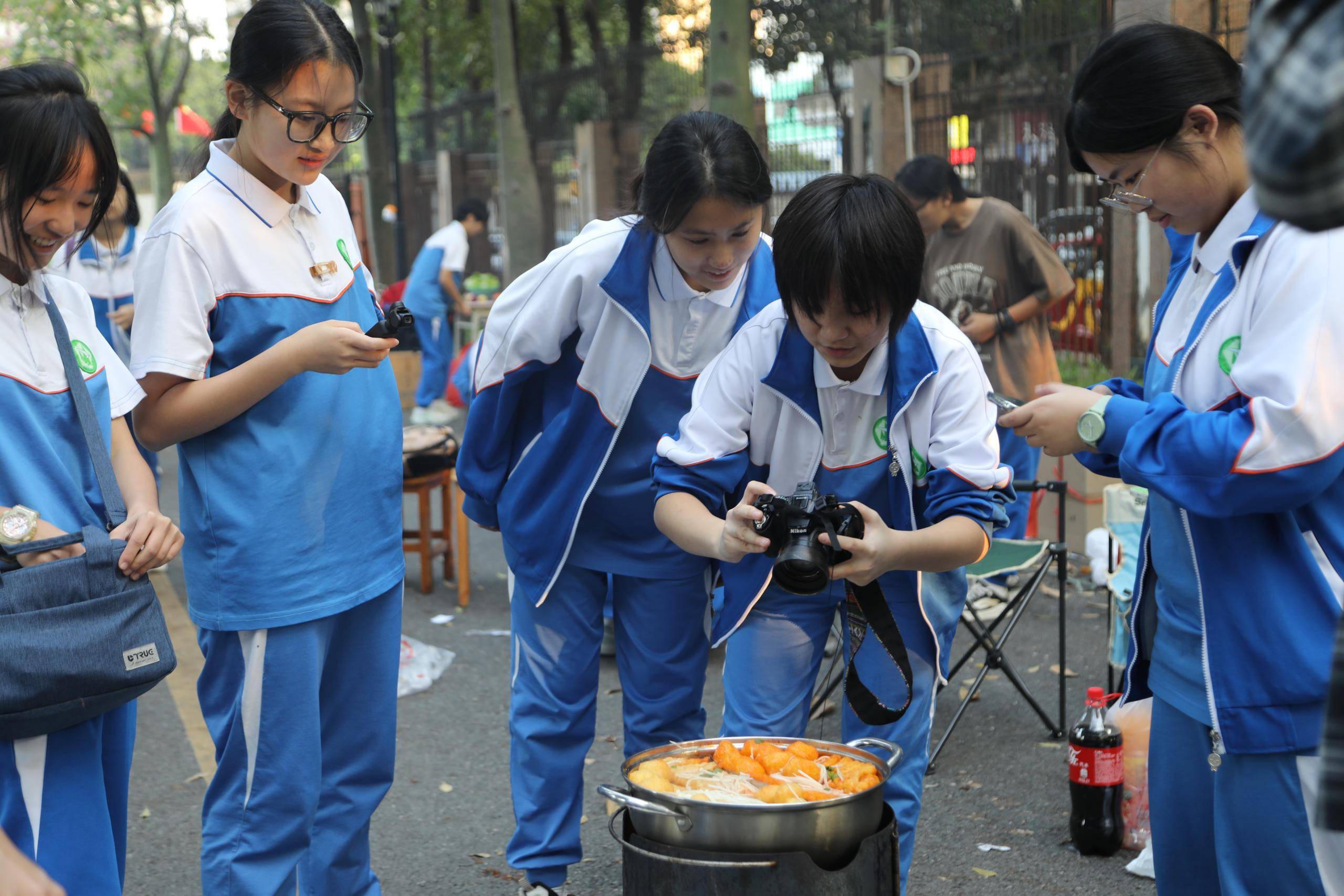 不一样的校园生活!佛山一中学子体验"室外生存"乐趣