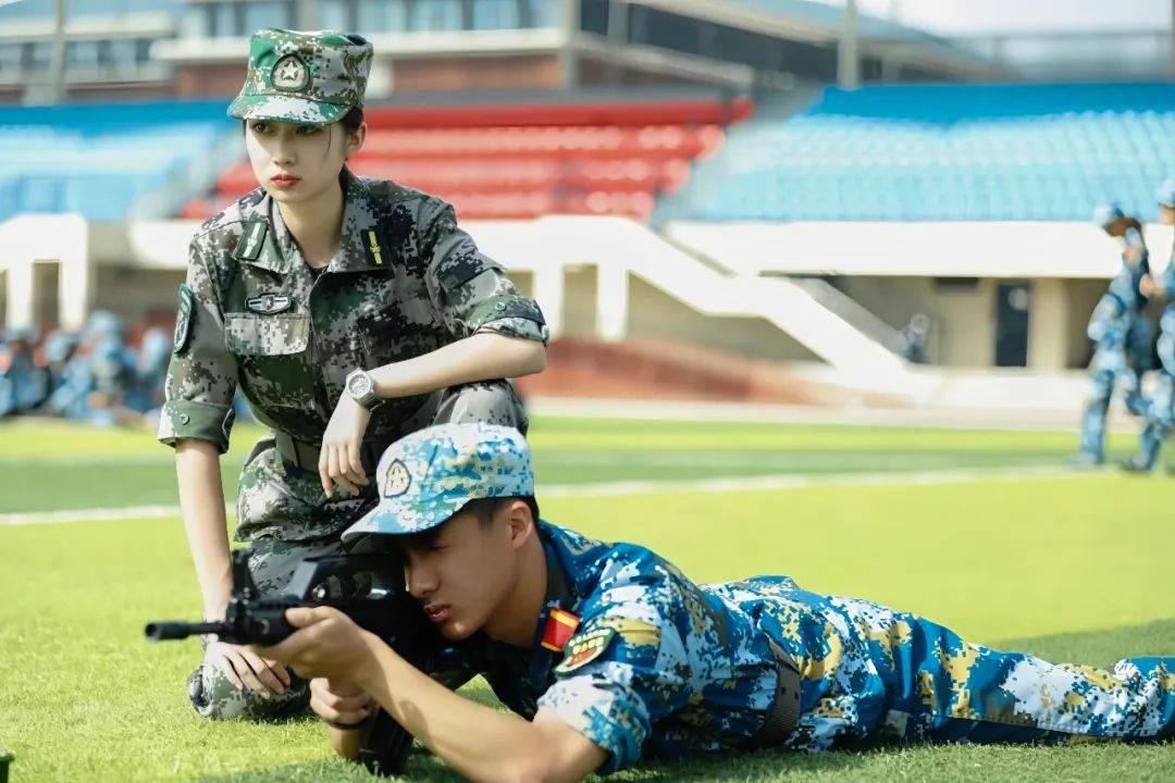 从特种兵到支教队队长,她是中国女兵殷鹏!_沂蒙_青岛市_训练
