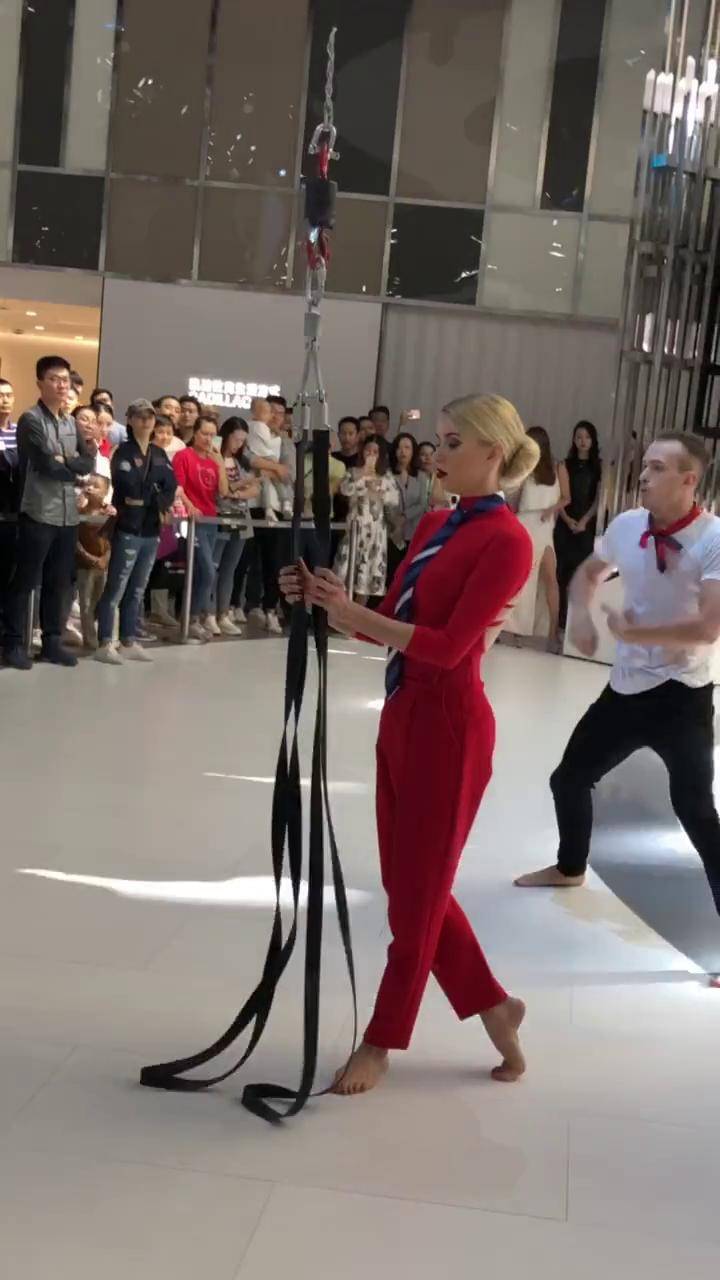 抖音手舞老外=抖音手舞老外是真的吗