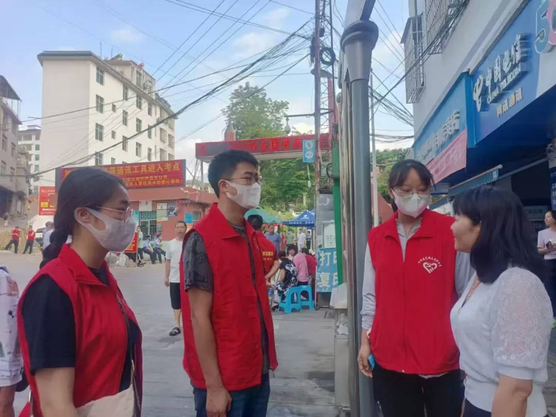 小学时把她写进作文警号“074534”回校看望张桂梅一见面就相拥而泣OB视讯登录(图2)