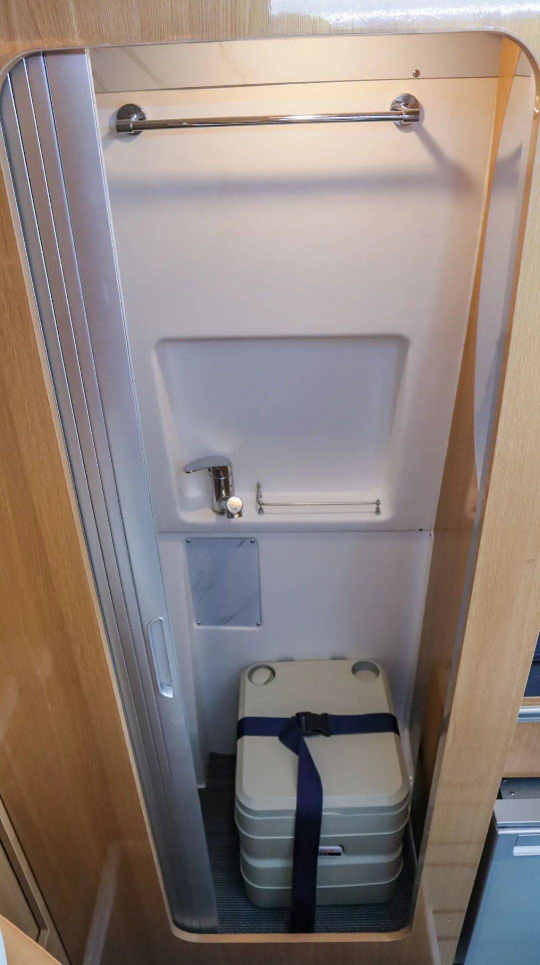 小蜜蜂系列b520 伸缩卫浴间设计 弹性实用空间 兼顾通勤旅居