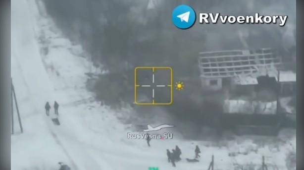 朝鲜出兵“刷经验”，特种兵穿越乌军雷区，2个半小时夺回村庄