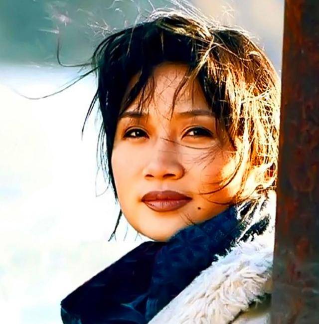 歌手李娜：不顾亲人流泪劝阻出家，25年后，她过得怎样了