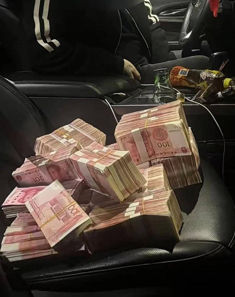 男子借钱后带着88万现金欲找网恋女友投资虚拟货币亲戚报警后民警及时“拦截”_搜狐网