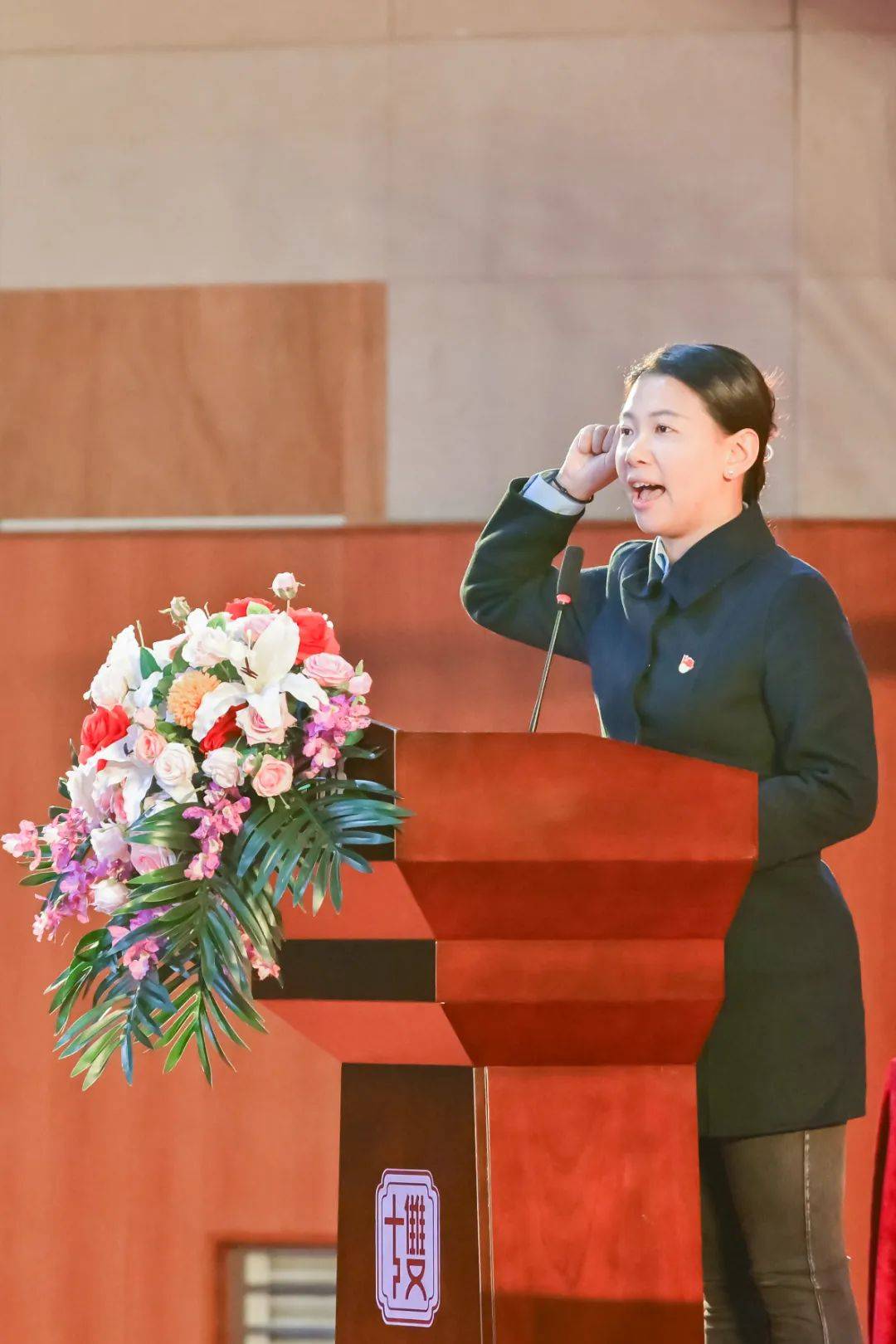 山登绝顶我为峰钟梓庆同学作为新团员代表进行了激昂的发言感恩