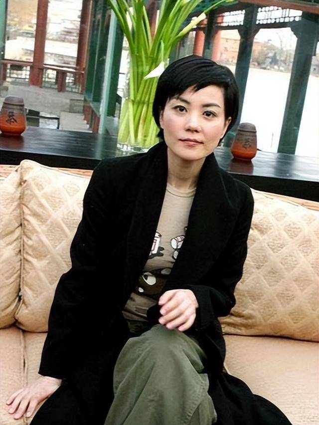 王菲又分手了！张柏芝为断谢霆锋后路，带3儿子下嫁小9岁男友