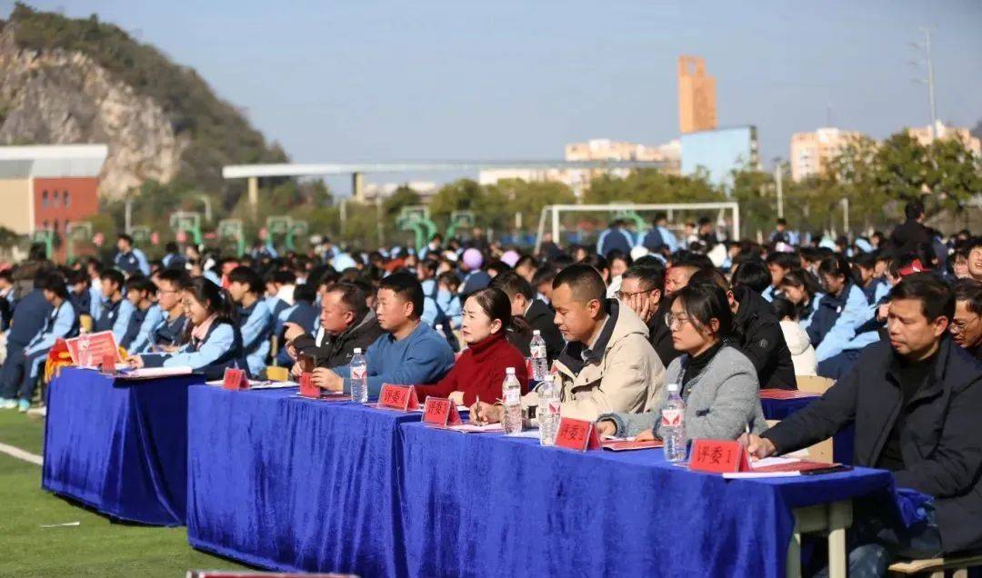 铜仁市第八中学举办第三届校园红歌合唱大赛