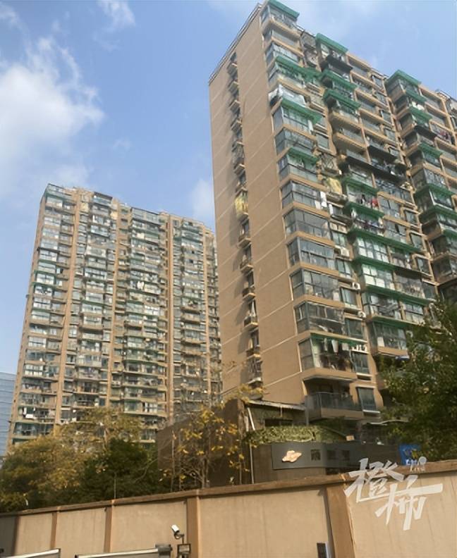 邻居投诉楼上老人家里经常半夜各种响动,走路、拉窗帘、洗澡……多次协商未果后,楼下的低音炮响了 邻居投诉楼上老人家里经常半夜各种响动,走路、拉窗帘、洗澡……多次协商未果后,楼下的低音炮响了