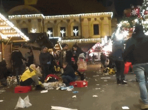 德国一汽车高速冲入市集,致4人死亡!嫌疑人身份曝光,车辆疑似装有爆炸装置 德国一汽车高速冲入市集,致4人死亡!嫌疑人身份曝光,车辆疑似装有爆炸装置