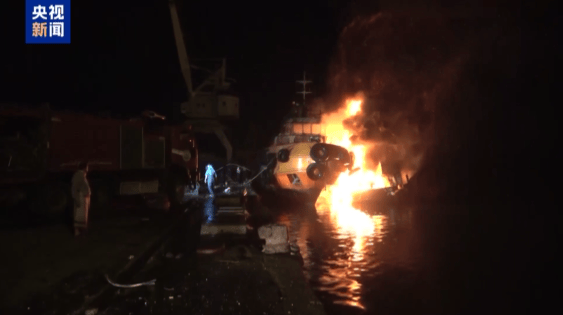 美英发动空袭，“目标是导弹库”！-华闻时空