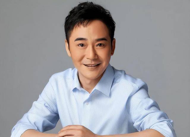 他长得帅，演技好，不顾一切娶大15岁妻恩爱至今，没生孩子也幸福