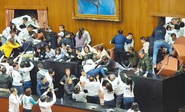 台湾三项修正方案全数通过，民进党“救济”算盘打响