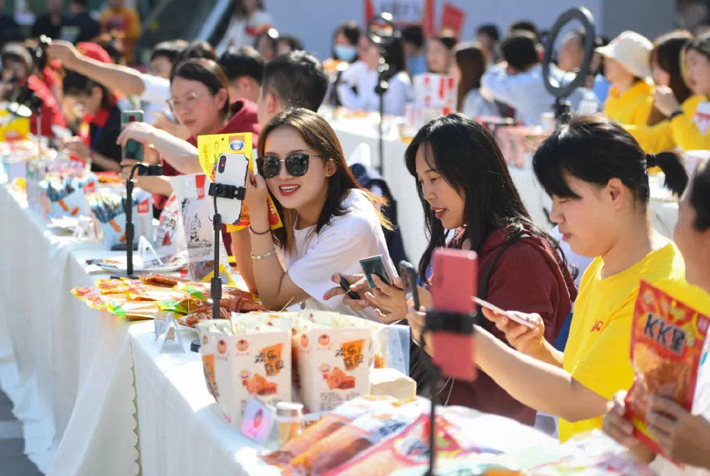 中国零食“半壁江山”掌握在湖南人手里？(图1)