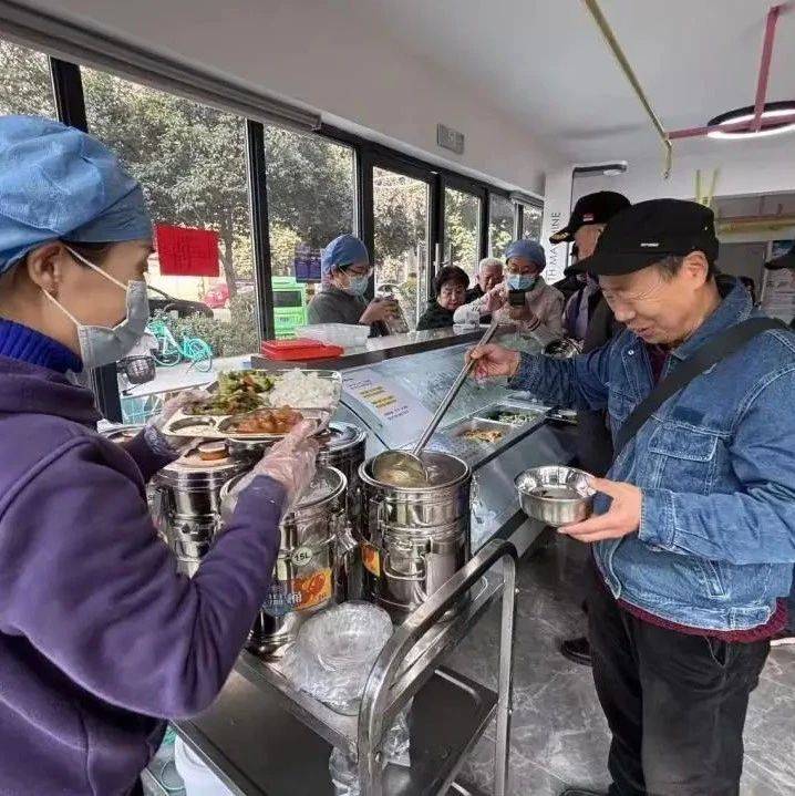 新城区长缨东社区邻里荟餐厅开业_胡家庙街道_服务_老人