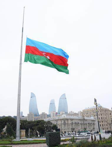 早安!世界丨韩国最大在野党发起弹劾总理；阿塞拜疆为空难遇难者全国默哀一分钟