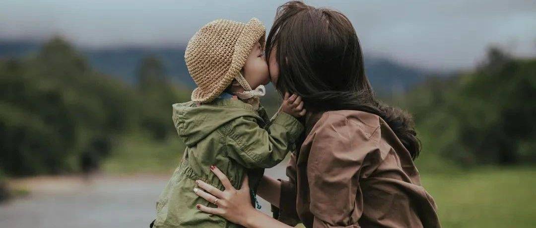 孩子管你叫“妈妈、妈还是老妈”?这一字之差区别其实很大_称呼_mom_母亲