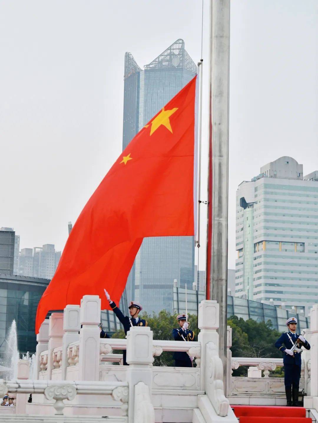 2025年元旦 福州市五一广场国旗与晨光齐升