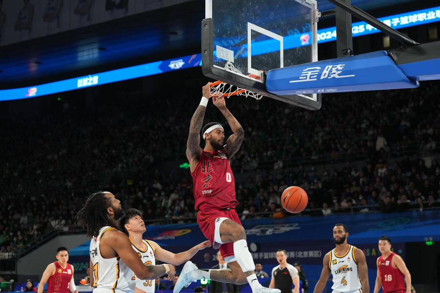 赛季双杀卫冕冠军 北汽队元旦夜赢新年首胜 遗憾的是陈盈骏受伤