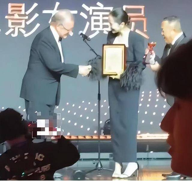 澳门这一夜，撕碎了曾志伟的“体面”，李雪健的话终于有人信了