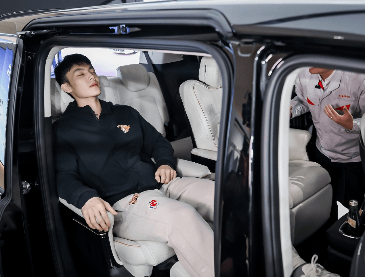 男篮国手徐杰成为传祺新能源E9车主