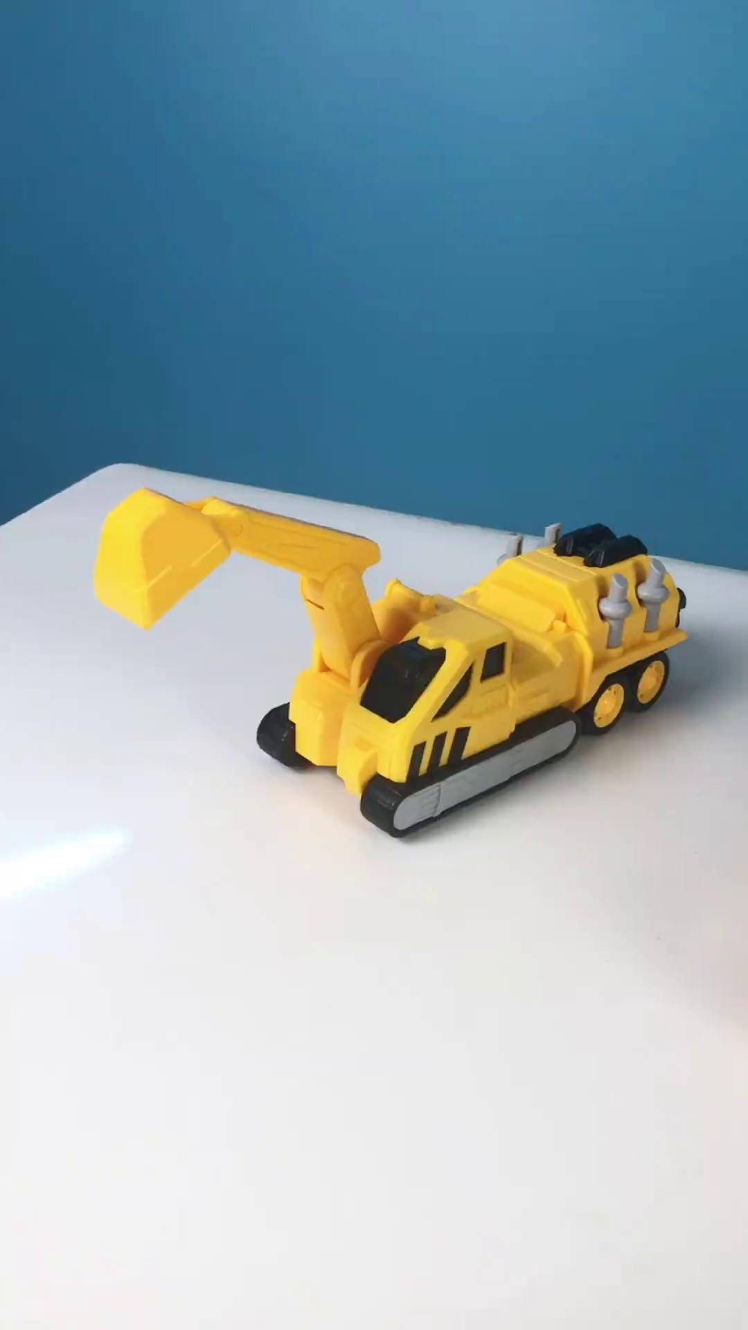 小泽玩五合一工程汽车组合变形机器人玩具变形汽车玩具