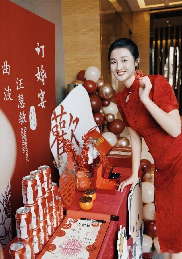 恭喜,朱婷七步飘球队友订婚,彩礼超30万,11年前世锦赛并肩摘银