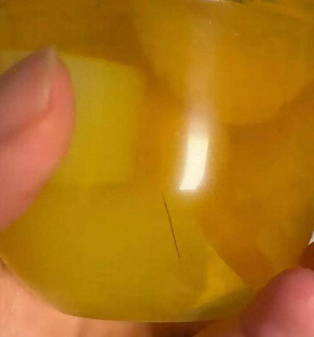 喜之郎被曝果冻中吃出头发:回应在沟通 此前也被曝出有异物(图1)