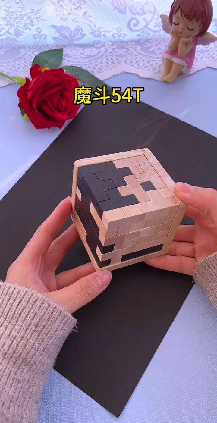 由54个木块拼成一个正方体,锻炼记忆力和空间想象力,提升专注力和耐心