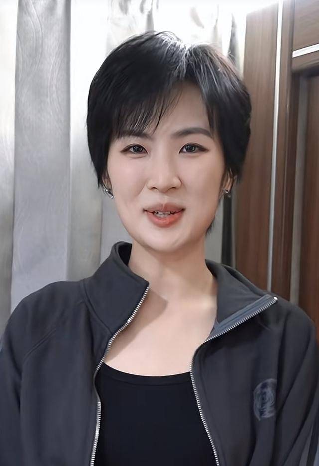 看到7年亏32亿的富家女才明白:任正非让姚安娜进娱乐圈的苦心! 看到7年亏32亿的富家女才明白:任正非让姚安娜进娱乐圈的苦心!