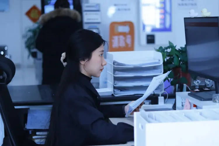 考研失败后，她选择来北大做保安