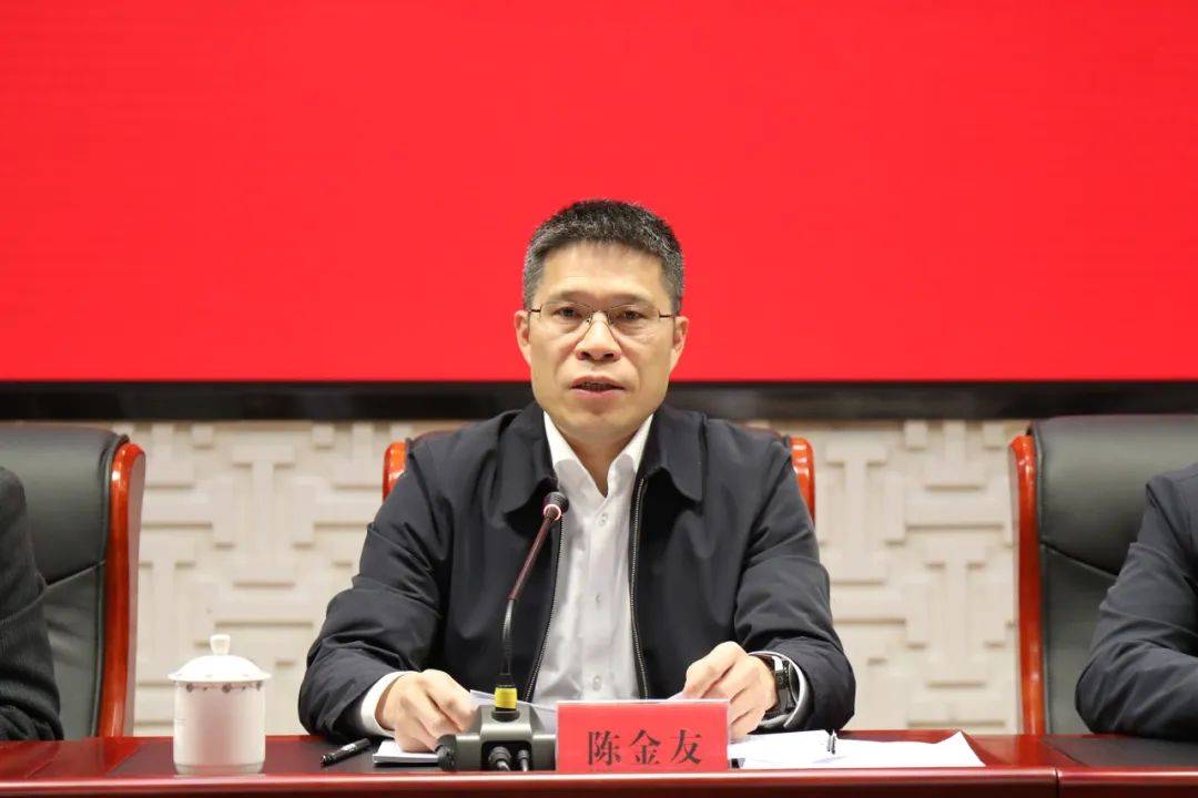 县委书记陈金友主持并讲话,县委副书记,县长苏冰作具体工作部署