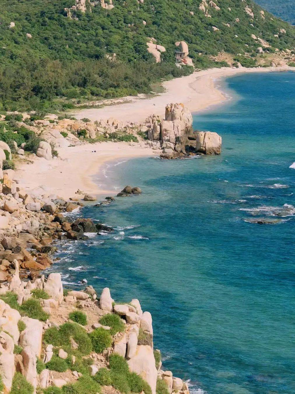 悬崖上的避世宫殿,俯瞰最美碧色海湾!浪漫到没有平替!