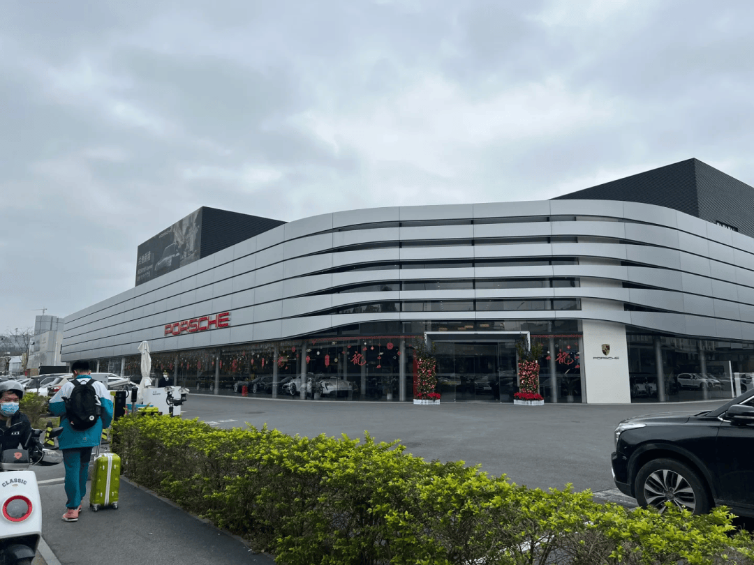 保时捷中国销量大跌近三成电动化转型能否力挽狂澜