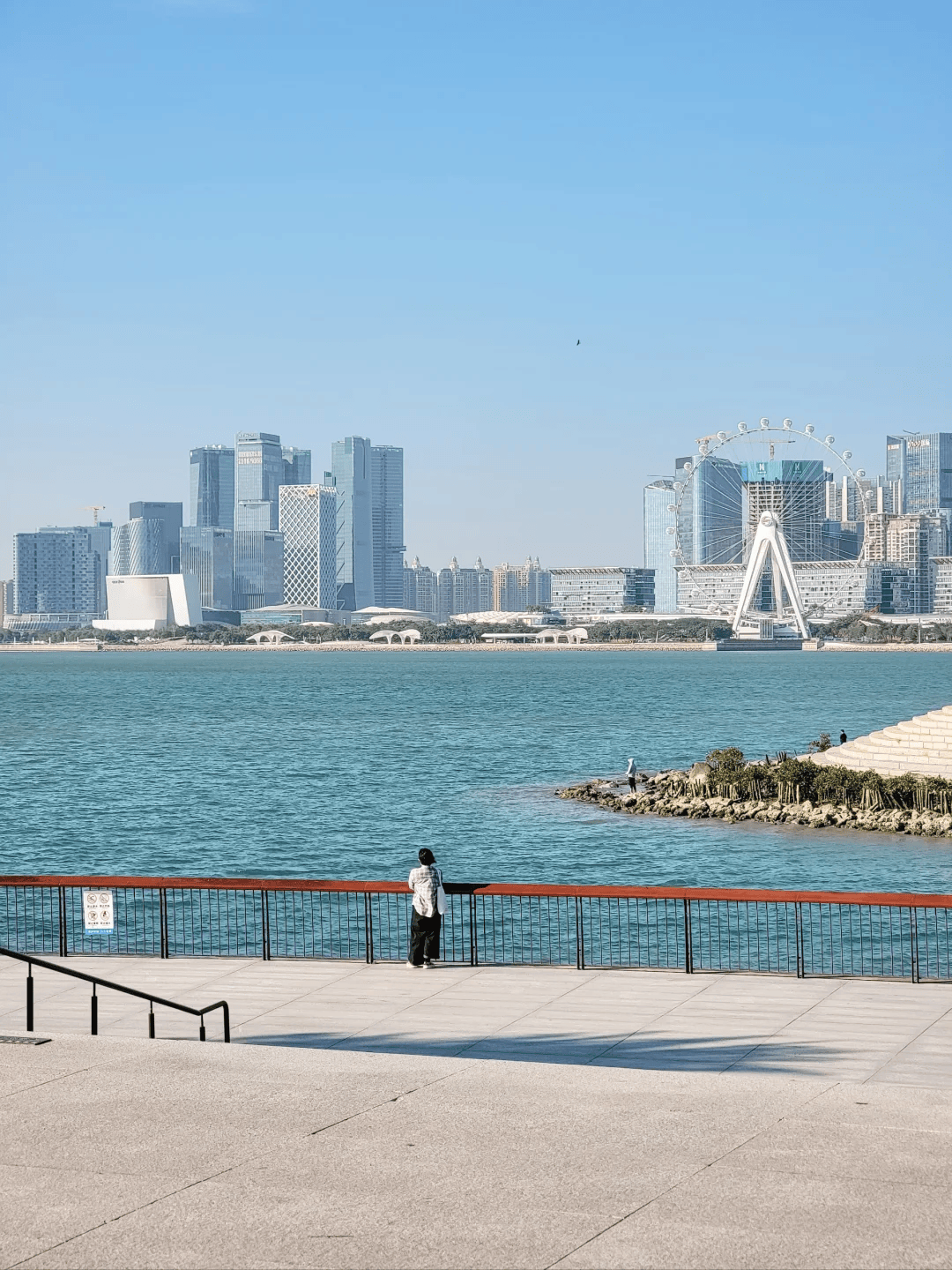 西湾-前海湾慢行道双界河桥湾区之光摩天轮一起出发!