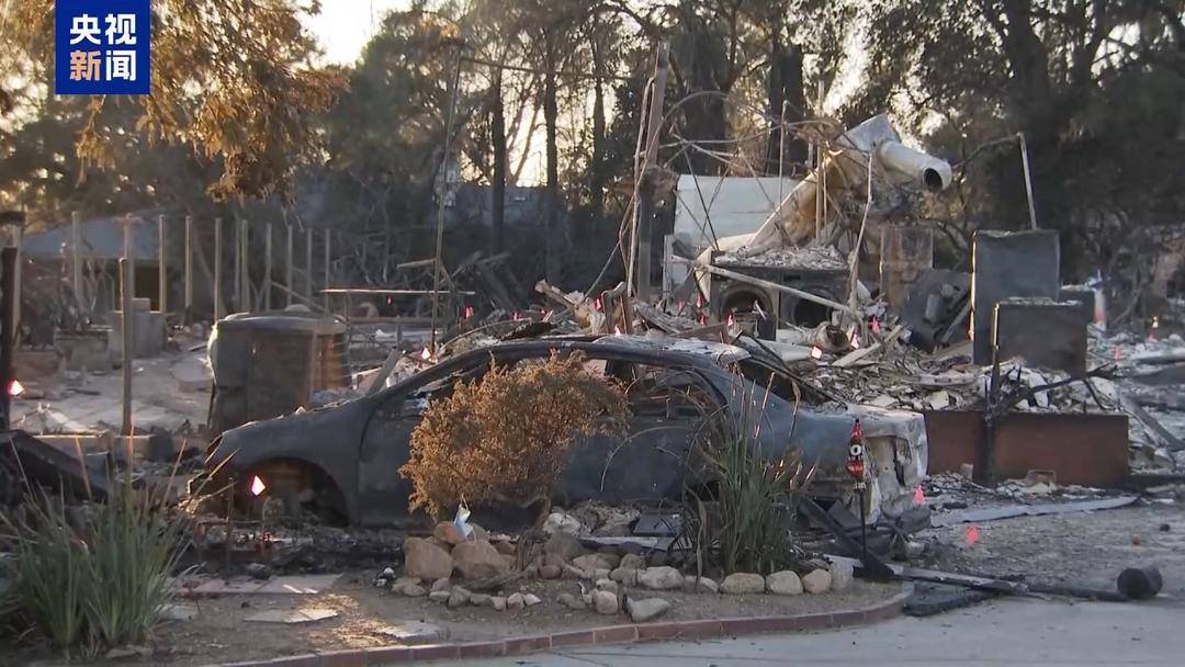 15万人怒而请愿!消防员失踪 市长缺位 洛杉矶山火失控谁来担责? 15万人怒而请愿!消防员失踪 市长缺位 洛杉矶山火失控谁来担责?