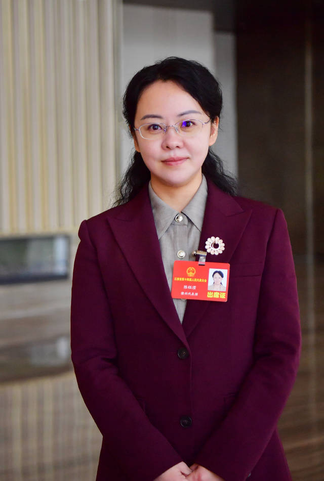 陈钰滢代表:不断提高定南产业含"新"量,含"智"量和含"绿"量